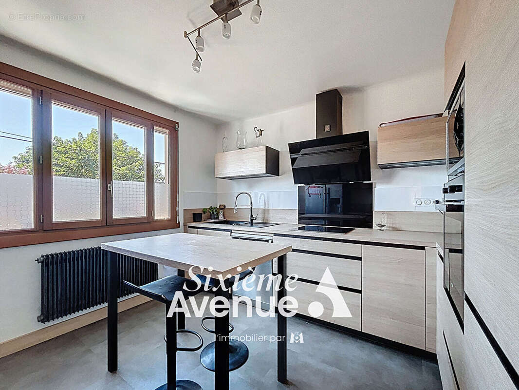 Maison à VAULX-EN-VELIN