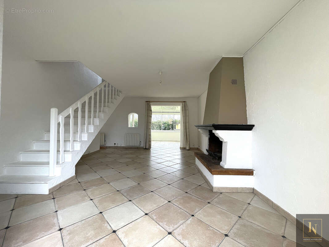 Maison à BOUGUENAIS
