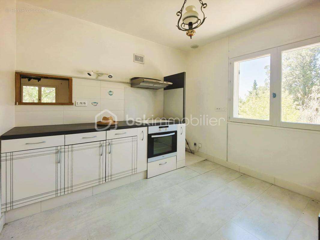 Propriété de caractère composée de deux logements, vastes dépendances et potentiel foncier - photo 6