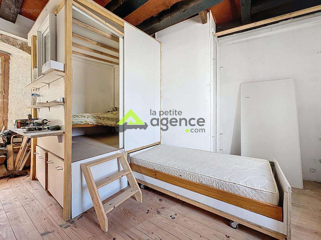 Appartement à SAINT-VAURY