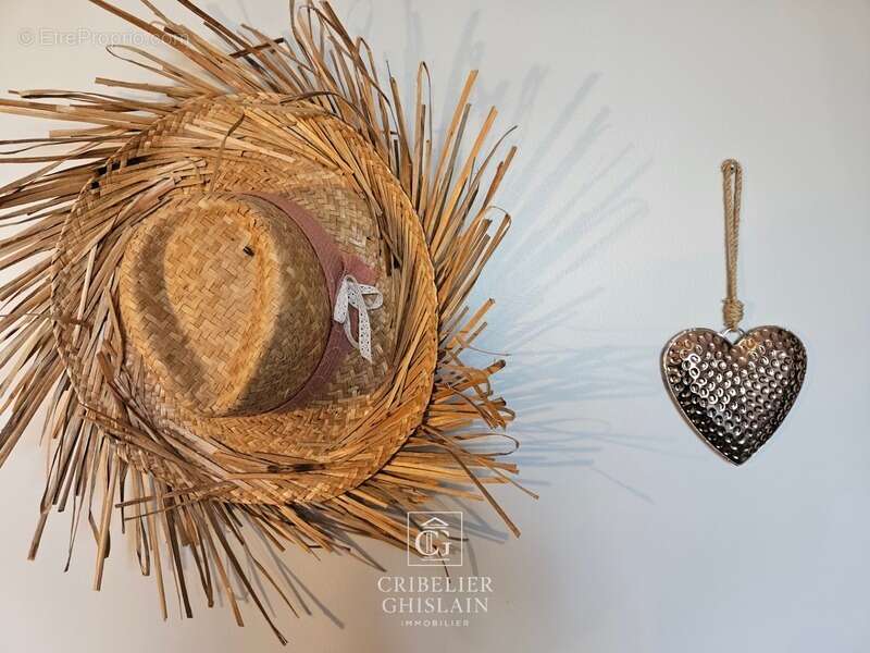 Maison à LA CHAPELLE-BASSE-MER