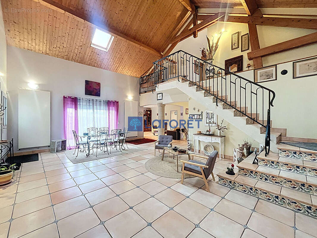 Maison à VAUX-LE-PENIL