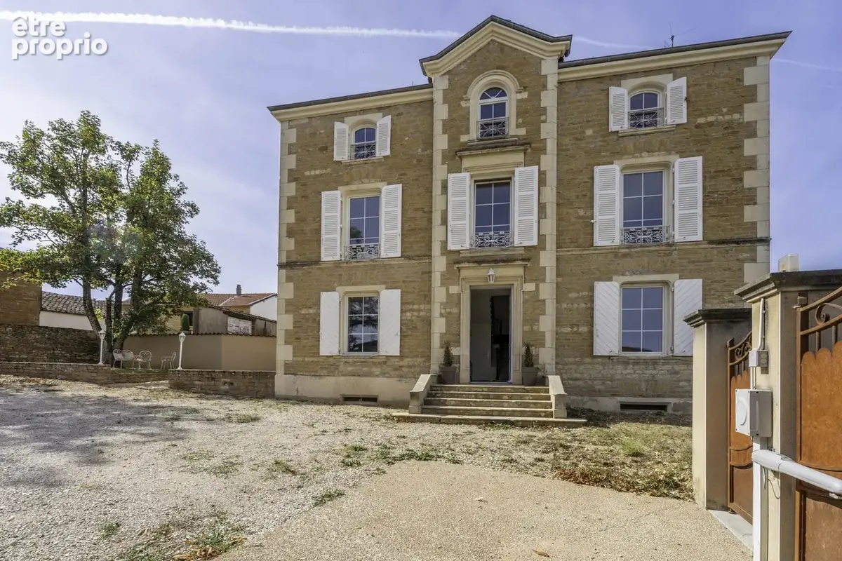Au cœur de Lachassagne   Élégante maison bourgeoise avec jardin piscinable - secteur sécurisé - photo 1
