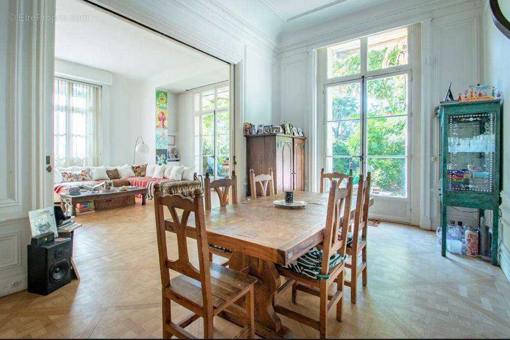 Appartement à NEUILLY-SUR-SEINE