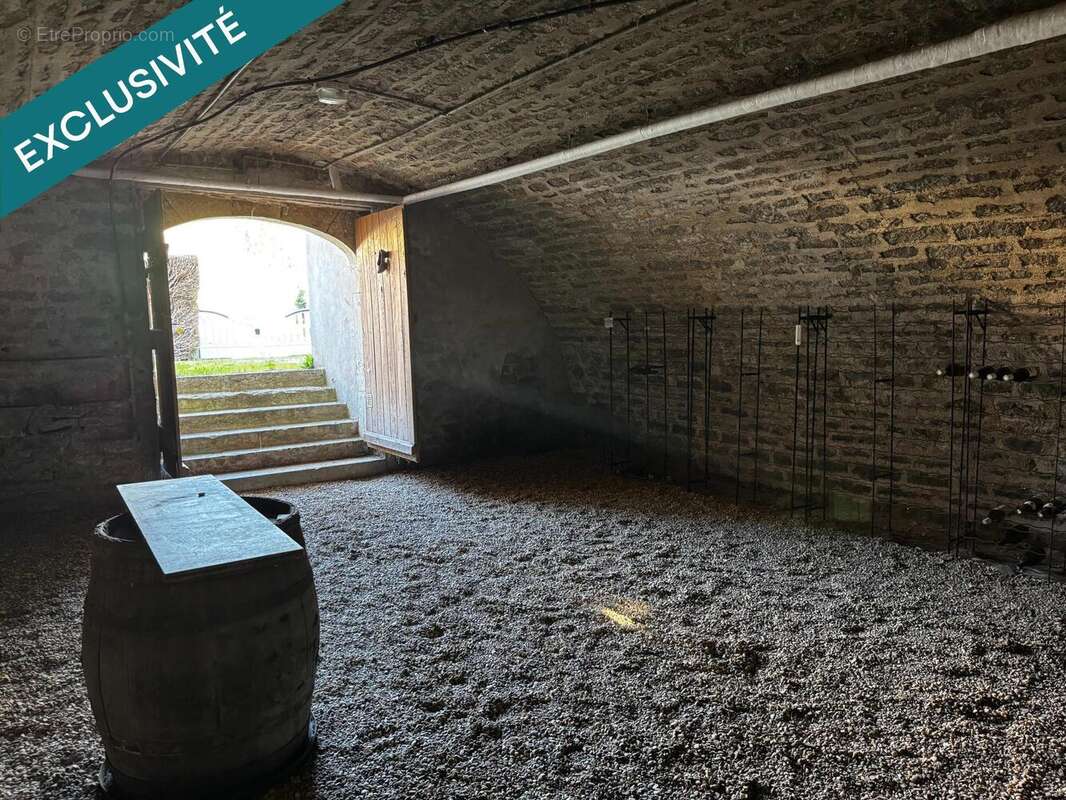 Maison 110 m² à Saint-Sernin-Du-Plain  - photo 6