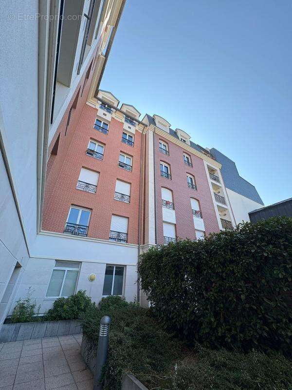 Appartement à SARTROUVILLE