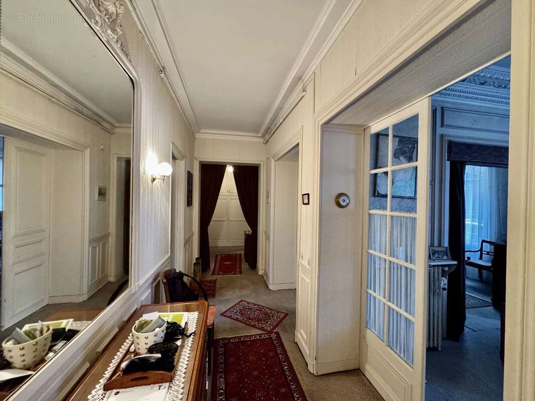 Appartement à NEUILLY-SUR-SEINE