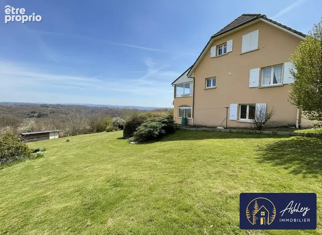 Maison 8 pièces LANOBRE (Cantal) 