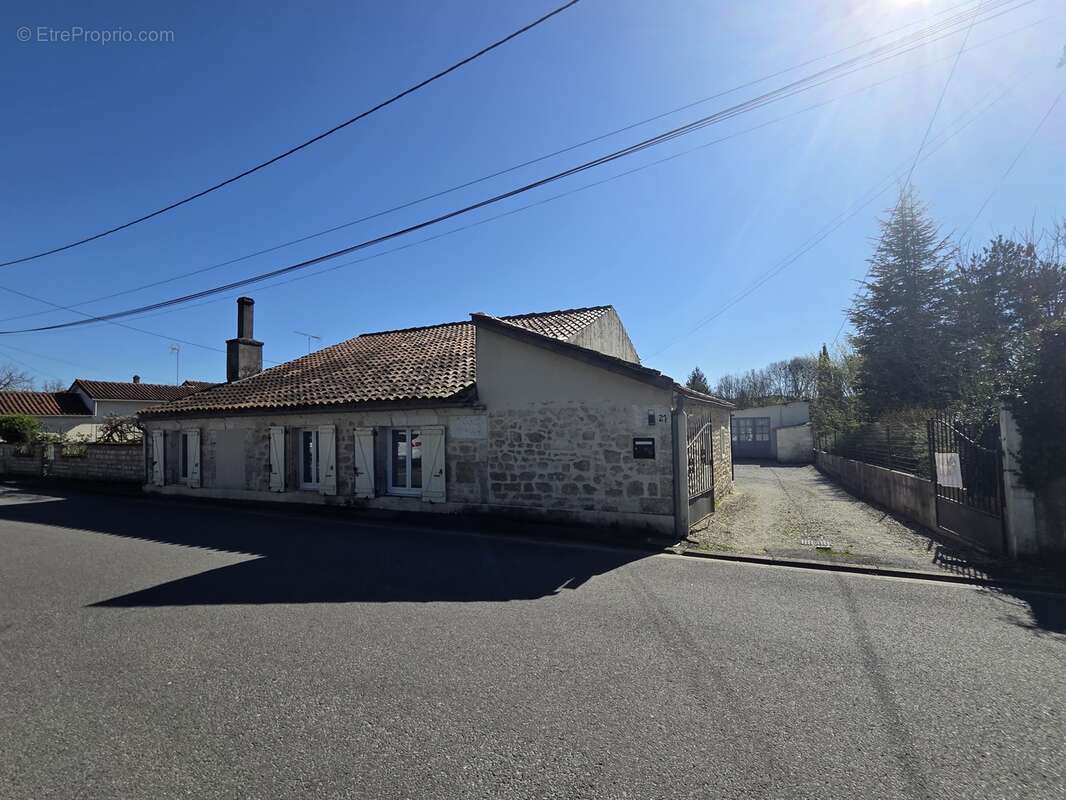 Maison à CHATEAUNEUF-SUR-CHARENTE