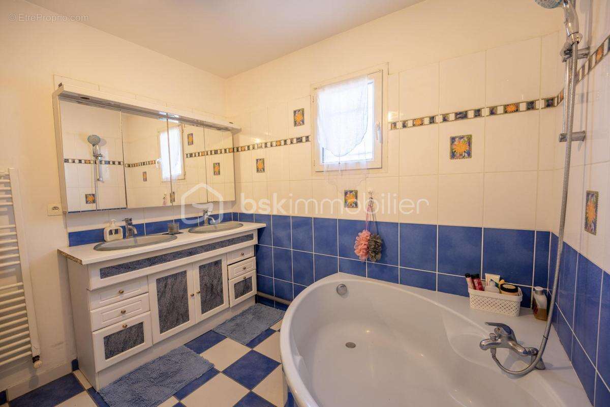 Maison à LA VERPILLIERE