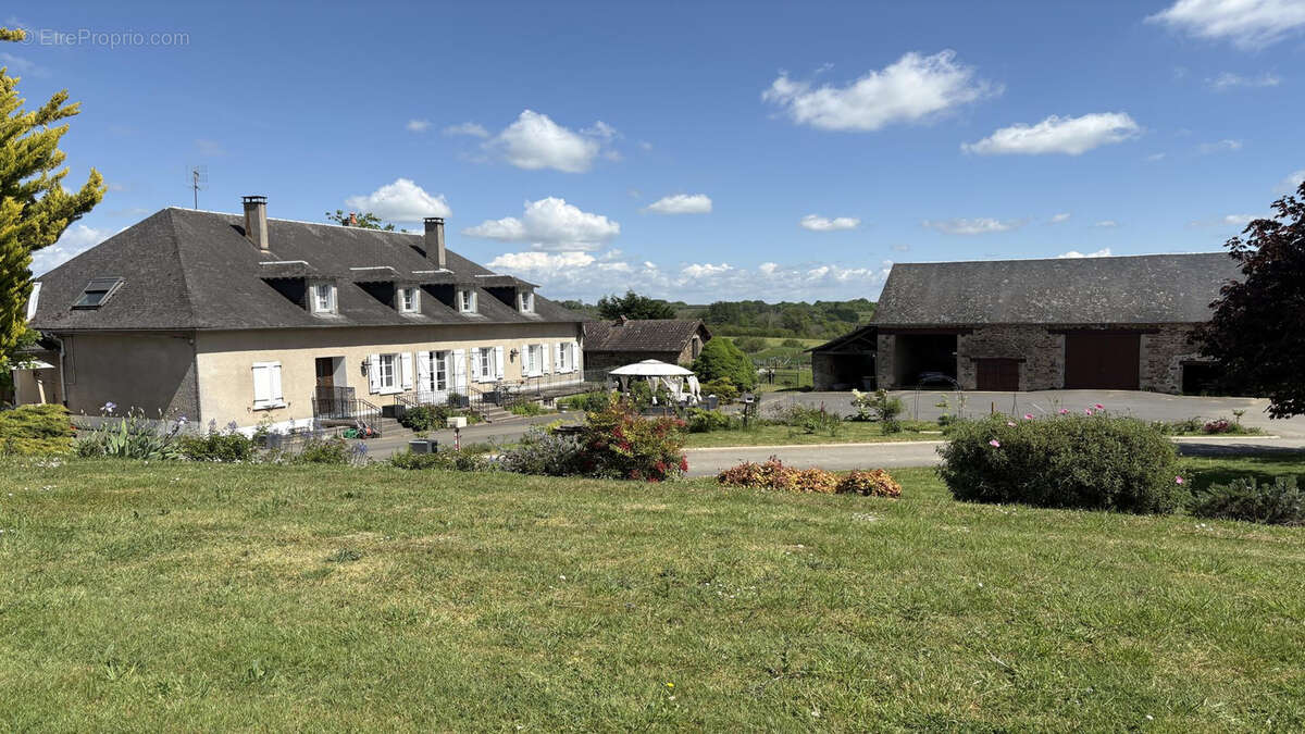 Proche pompadour grande maison avec dependances - photo 5
