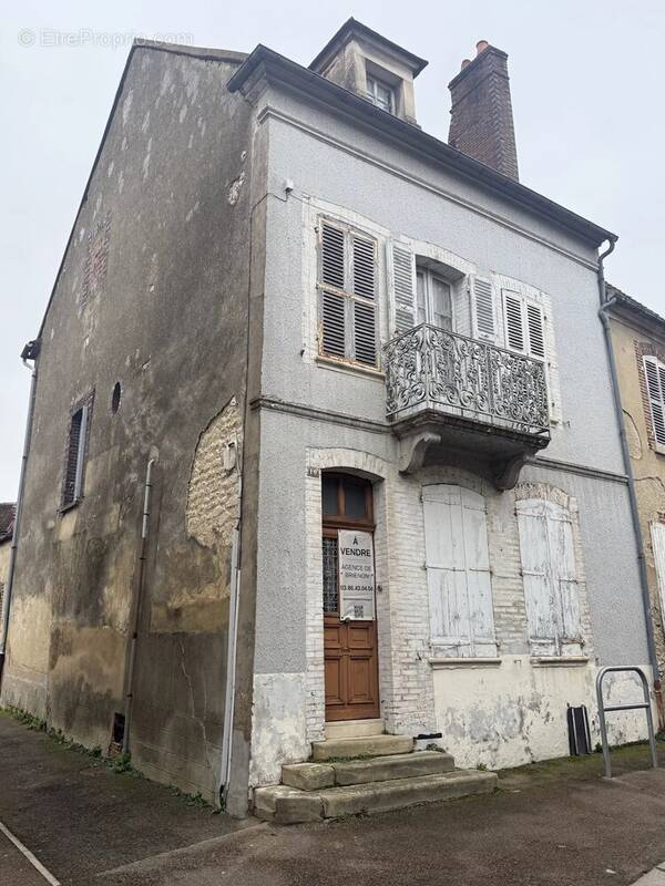 Maison à BRIENON-SUR-ARMANCON