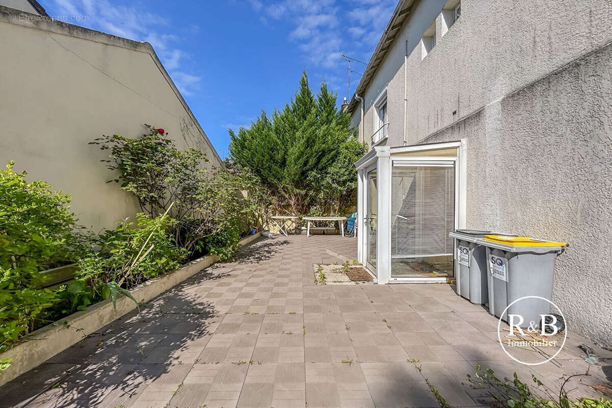 Appartement à LES CLAYES-SOUS-BOIS