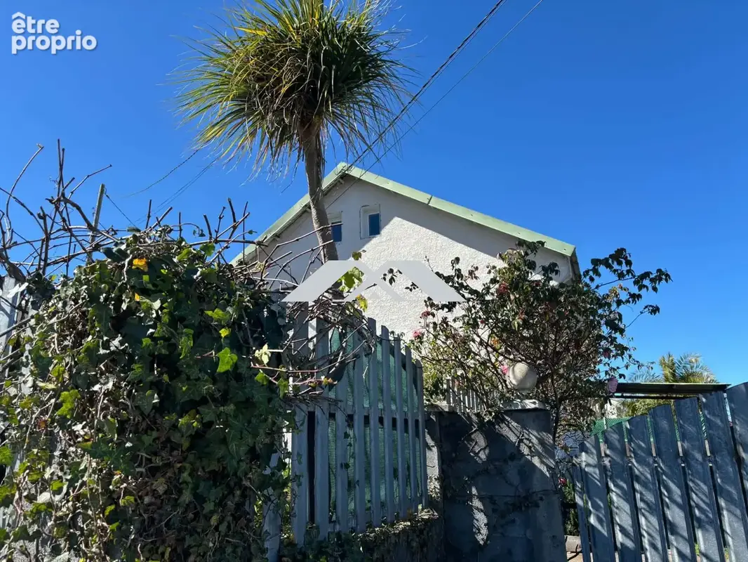 Maison 6 pièces 140 m² à vendre à Saint-Pierre (97418) - photo 2