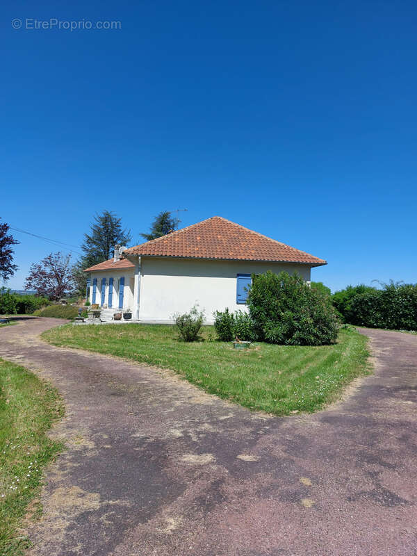 Maison à SAINT-SULPICE-DE-ROUMAGNAC
