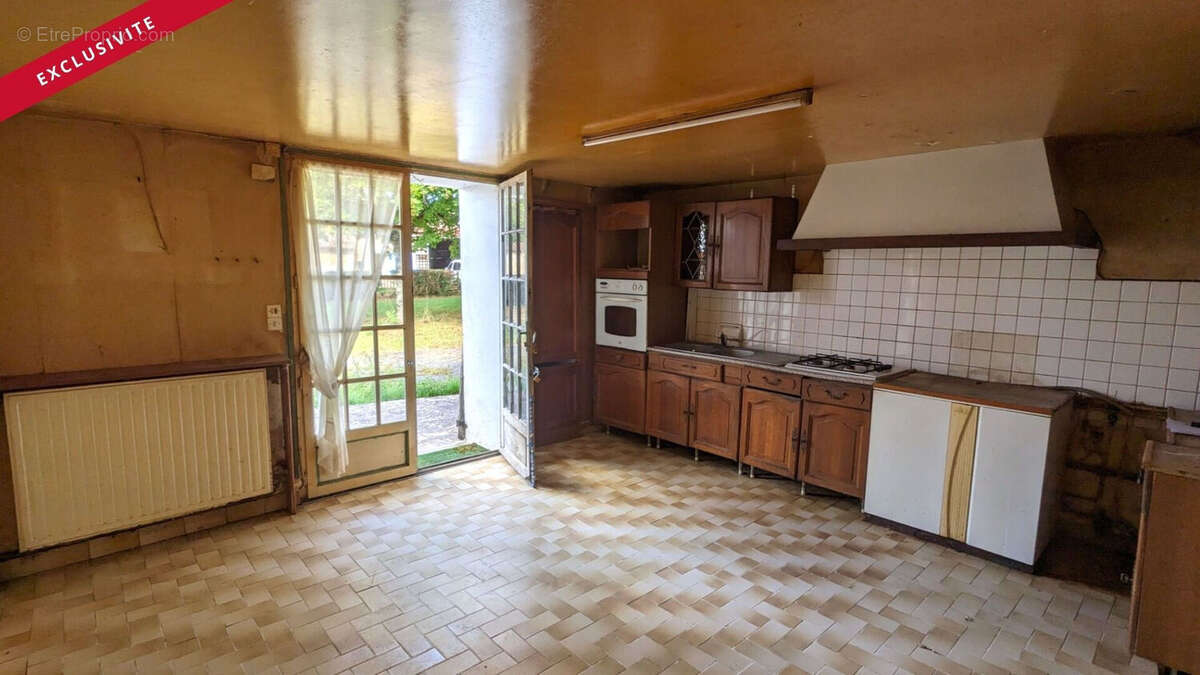 Maison à LA CHAPELLE-BATON