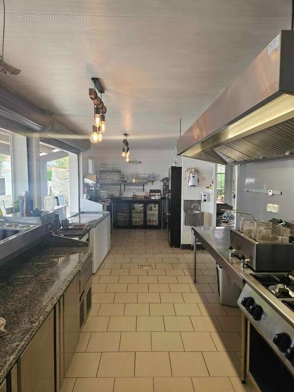 Commerce à LA BREE-LES-BAINS