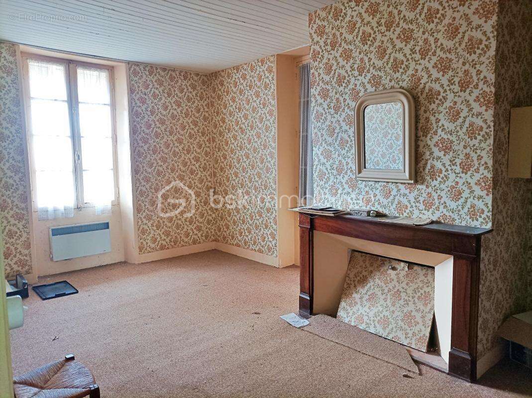 Immeuble idéal investisseur – Local commercial loué – Place principale de Cazals - photo 9