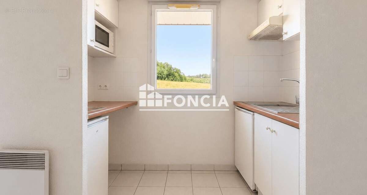À vendre, agréable appartement T2 de 45 m² situé au 3ᵉ étage d'une résidence récente avec piscine - photo 2