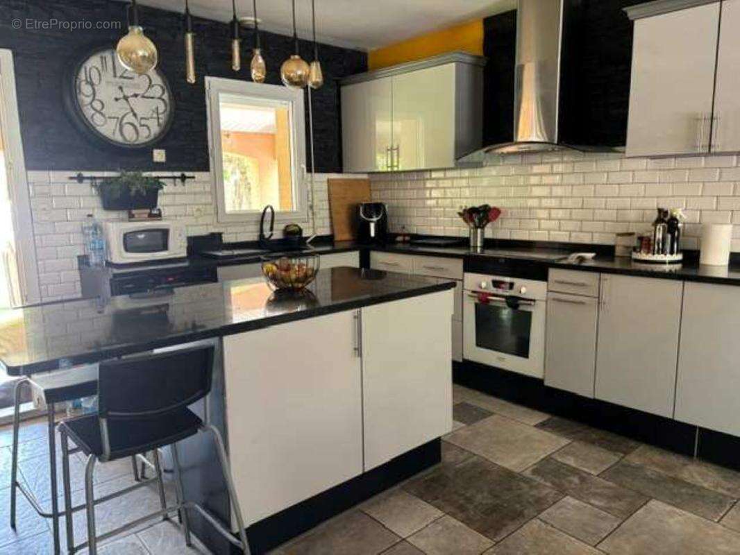 Maison à TERRASSON-LAVILLEDIEU