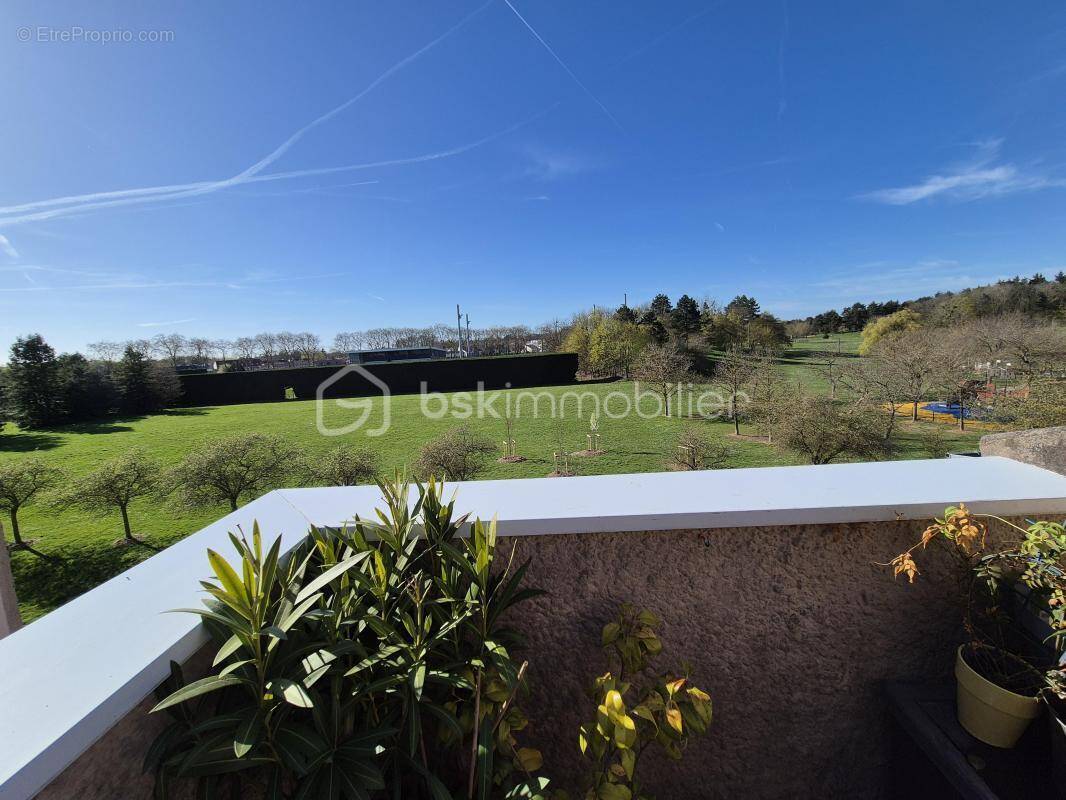 Appartement à COURCOURONNES