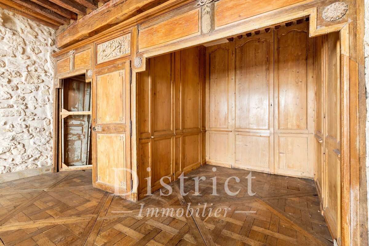 Île Saint Louis - Duplex de charme de 83 m² à rénover - photo 9