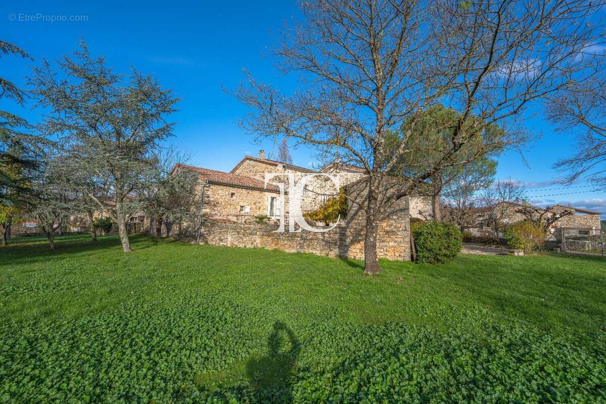 Maison à LABLACHERE