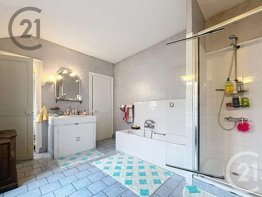Maison 119 m² à Coulanges-La-Vineuse  - photo 18