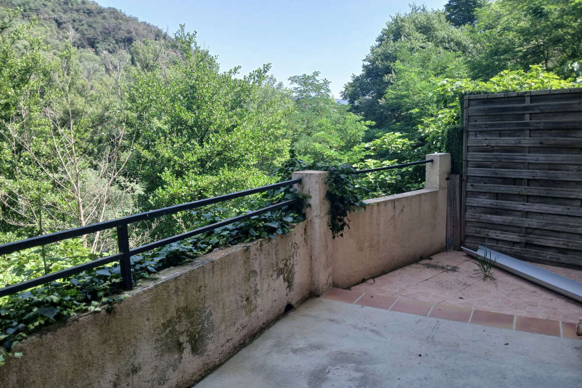 Appartement à REYNES