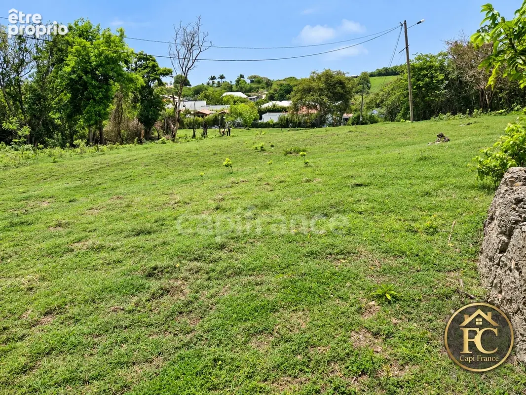 Terrain constructible de 500 m² – calme, vue dégagée et beau potentiel - photo 2
