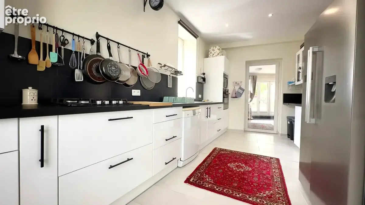 Spacieuse maison de village rénovée avec une grande grange et un généreux jardin intérieur - photo 3