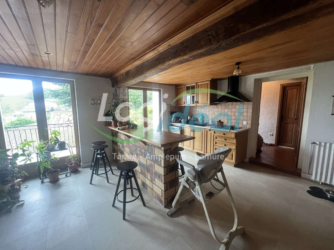 Maison à AMPLEPUIS