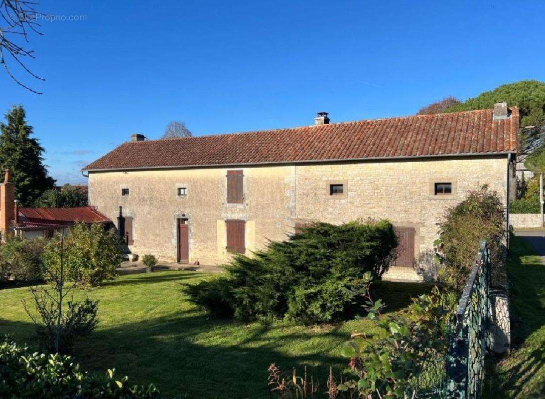 Maison à NANTEUIL-EN-VALLEE