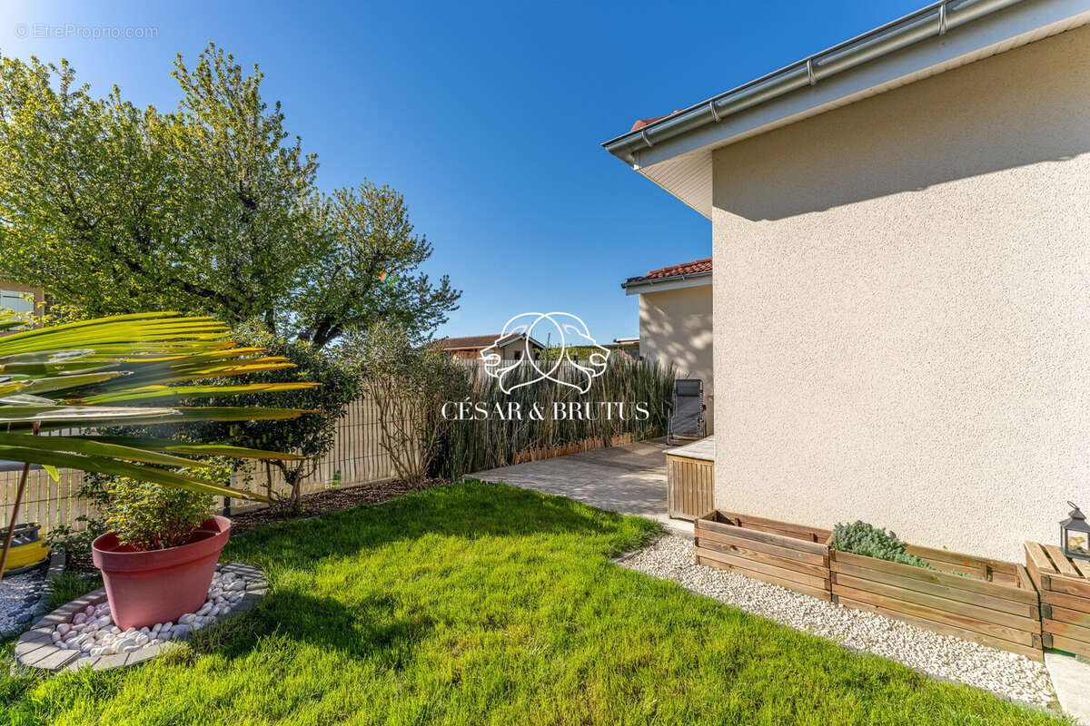 Maison 102 m² à Tramoyes  - photo 1