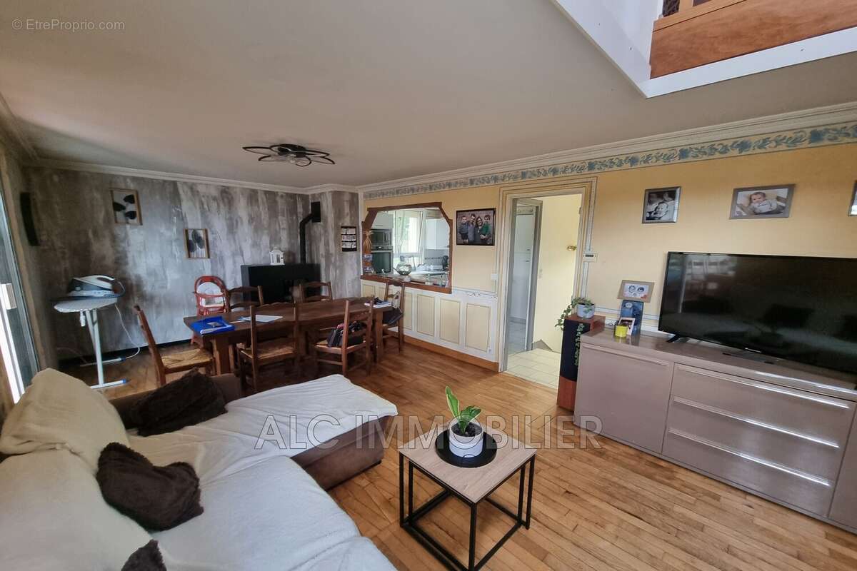 Maison à FERRIERES-LA-VERRERIE