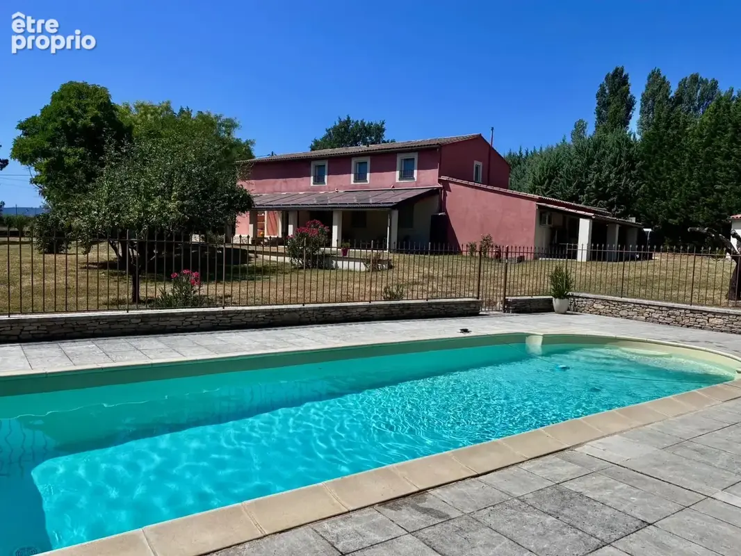 Luberon. A vendre Propriété exceptionnelle à vendre aux portes du magnifique village de Roussillon - photo 1
