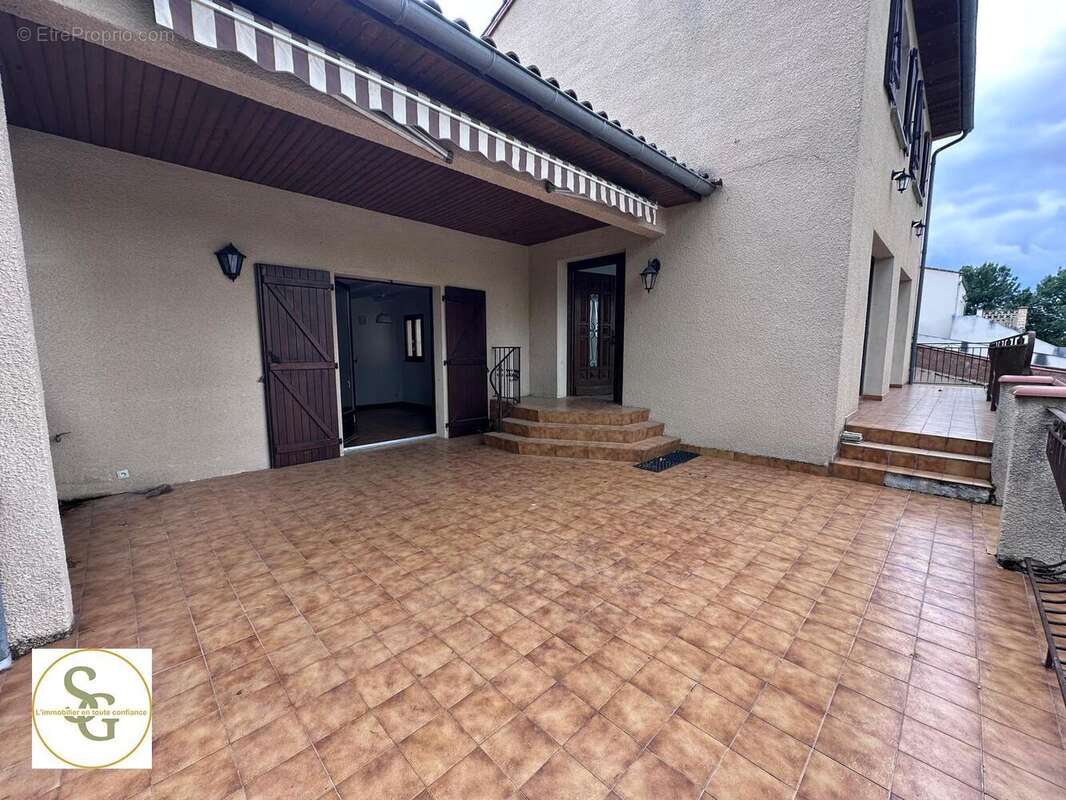   - Maison à LAGRAVE