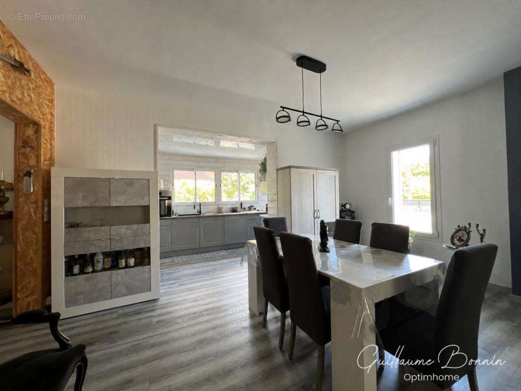 Maison à vendre 5 pièces de 129m², 3 chambres, suite parentale, SPA, garages - DPE C - secteur calme à NOUAILLÉ-MAUPERTUIS 86340 - photo 8