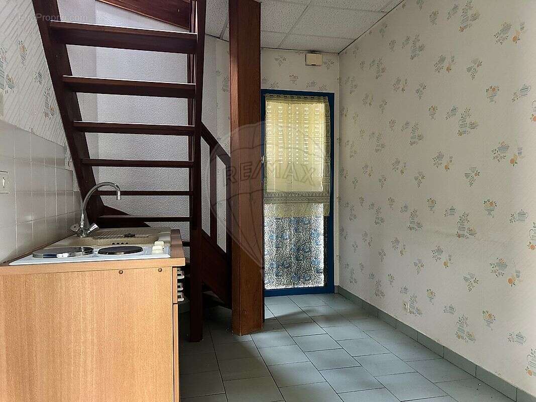 Commerce à VARENNES-VAUZELLES