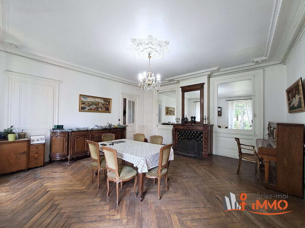 Maison 271 m² à Saint-Etienne  - photo 4