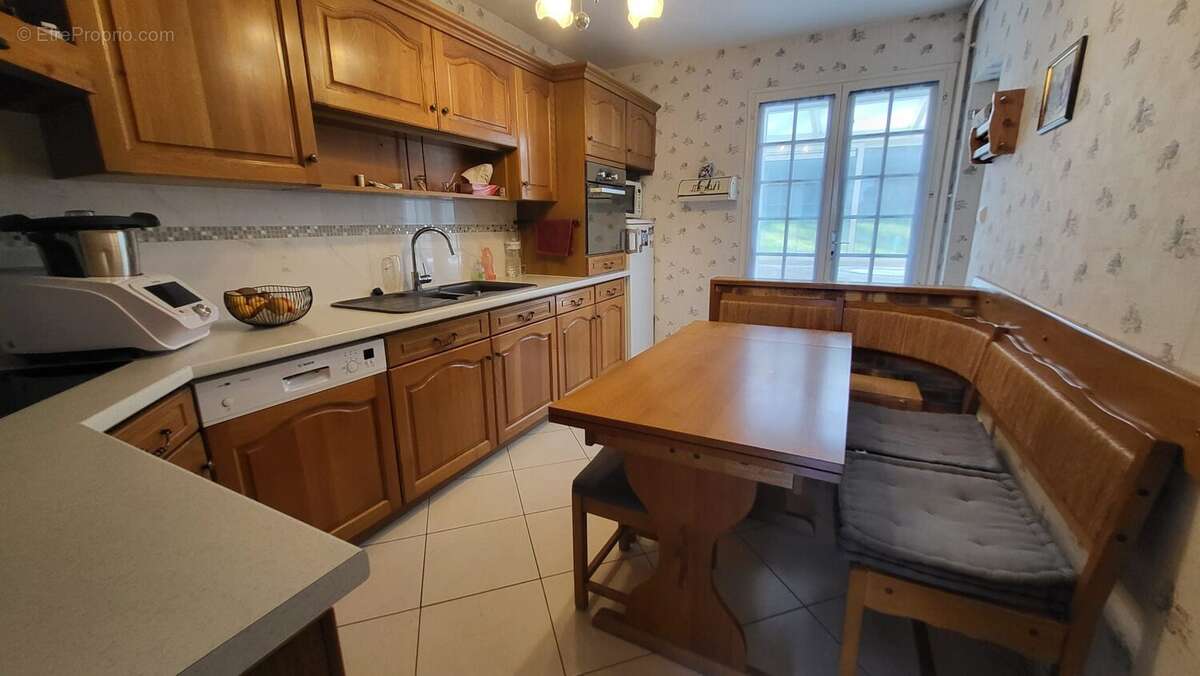 Maison à LES CLAYES-SOUS-BOIS