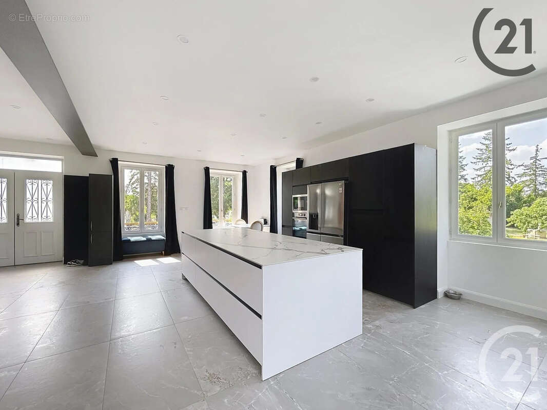 Maison à CHAMPS-SUR-YONNE