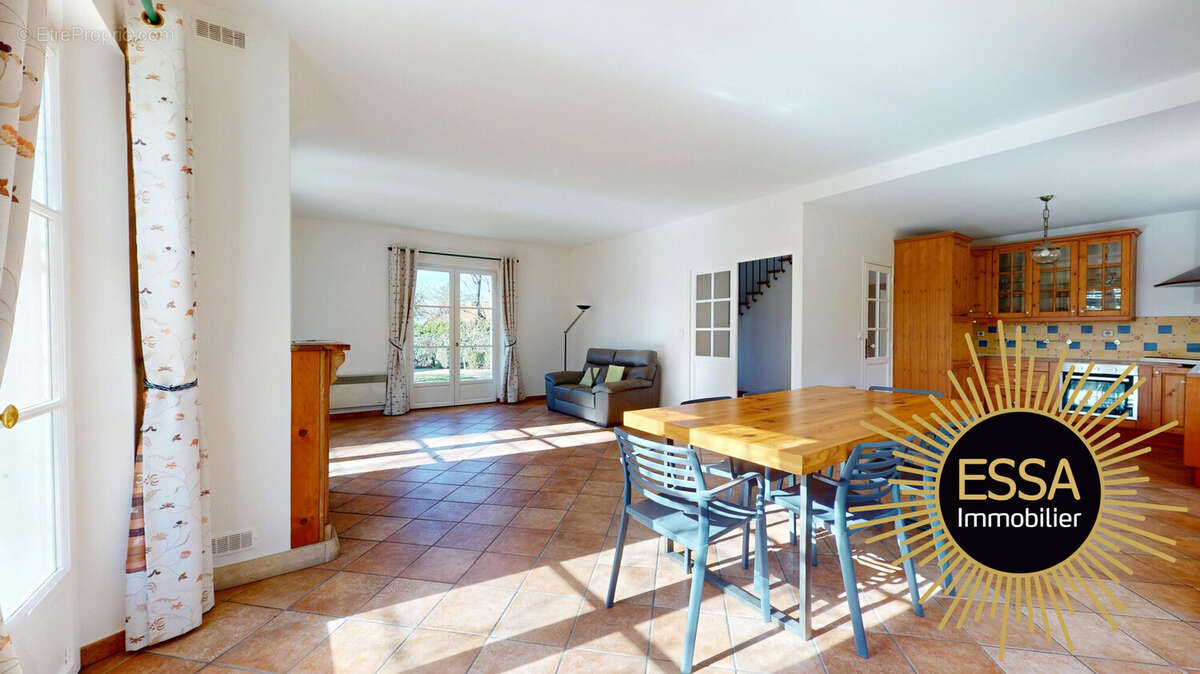 Maison à SAINT-NOM-LA-BRETECHE