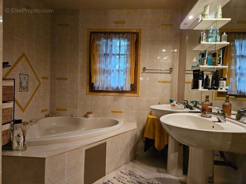 Maison à SAINT-YBARD