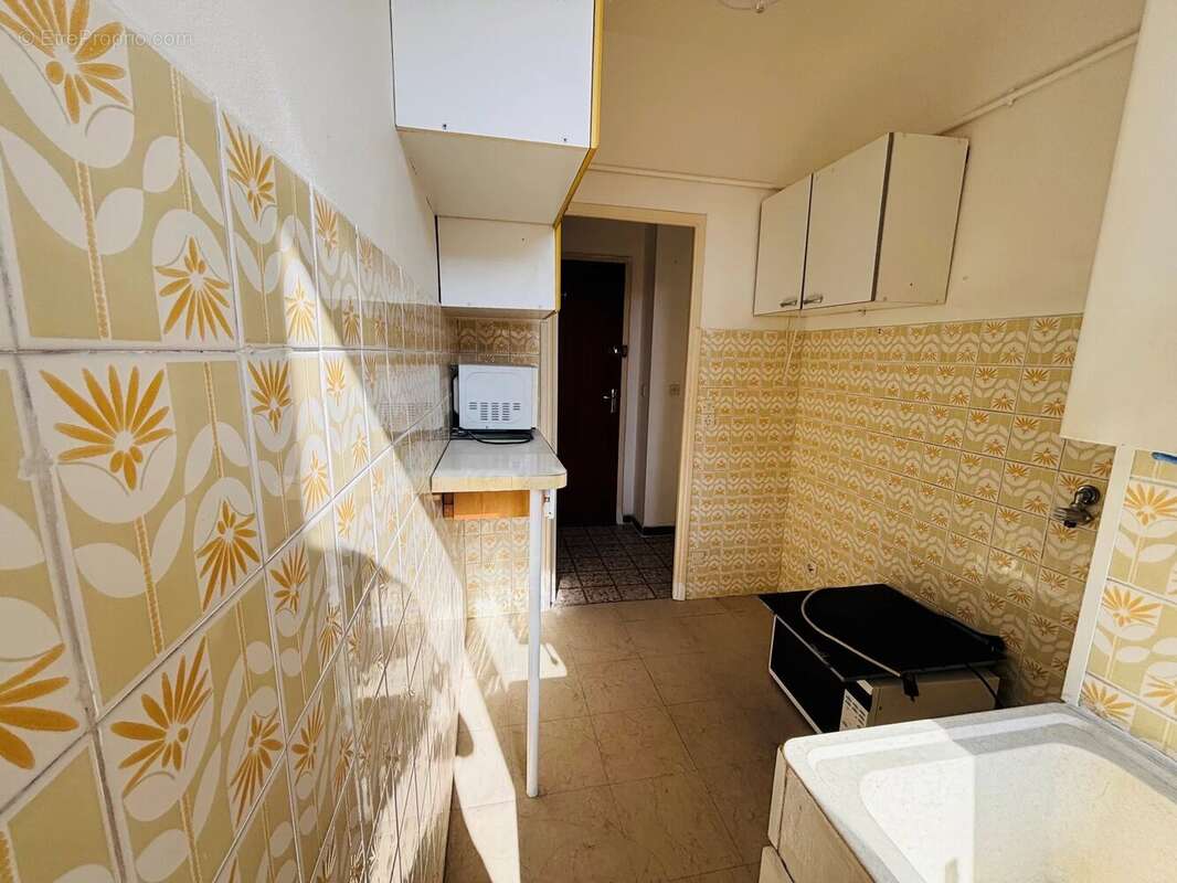 NICE CENTRE/LE PORT : 2 pièces 28m2 plein Ouest au calme sur cour - photo 9