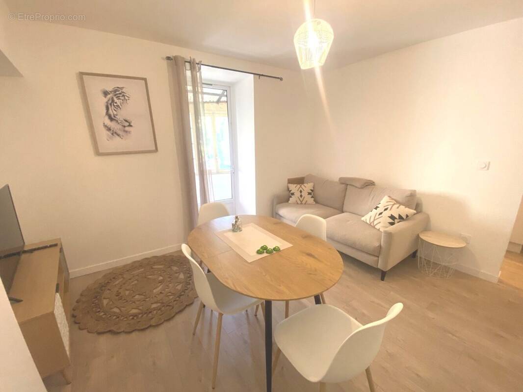 SAL/SEJ 1ER ETAGE - Appartement à BOURG-DE-PEAGE
