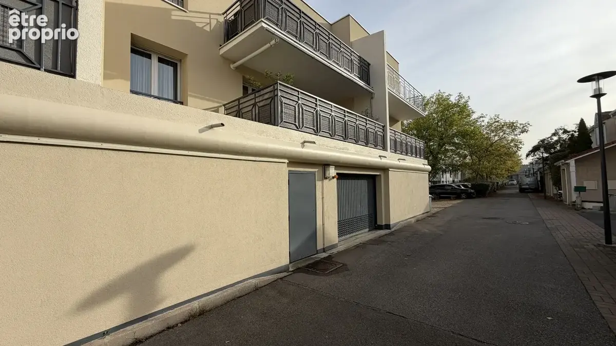 Plaisir - garage ferme dans residence securise - photo 1