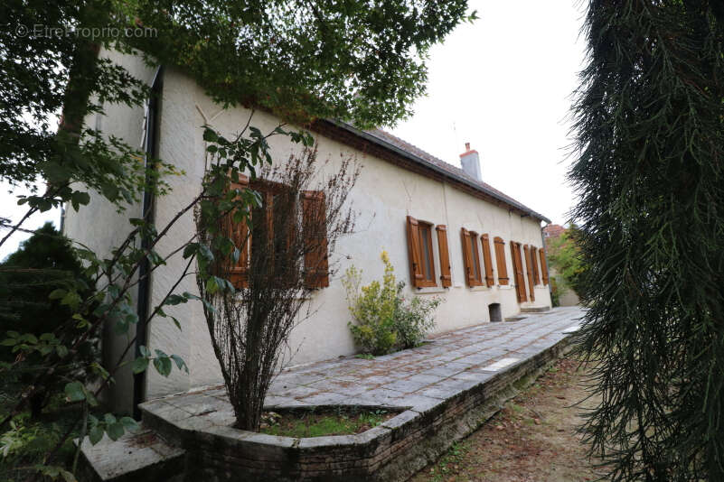 Maison Saint Ennemond 6 pièce(s) 129 m2 - photo 16