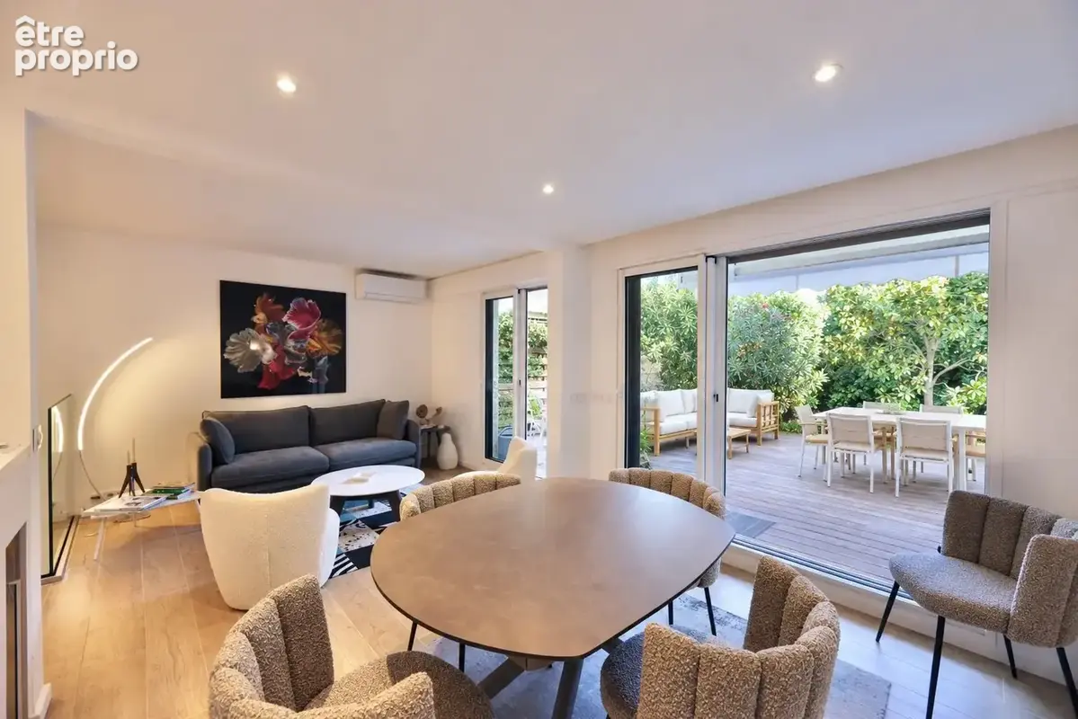 SAINT-TROPEZ : Appartement 4 pièces de 80 m² entièrement rénové, jardin de 100 m², piscine - photo 7