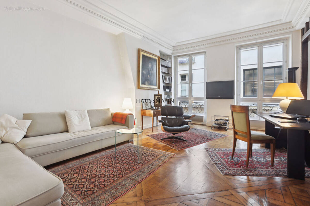 Appartement à PARIS-1E